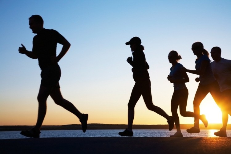 پیاده روی و انجام فعالیت های ورزشی
درمان خانگی و طبیعی فشار خون بالا